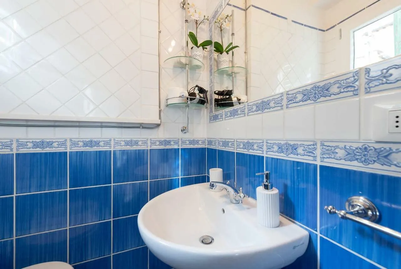 Via Borgo Ognissanti One Bedroom Apartment Florence Italy